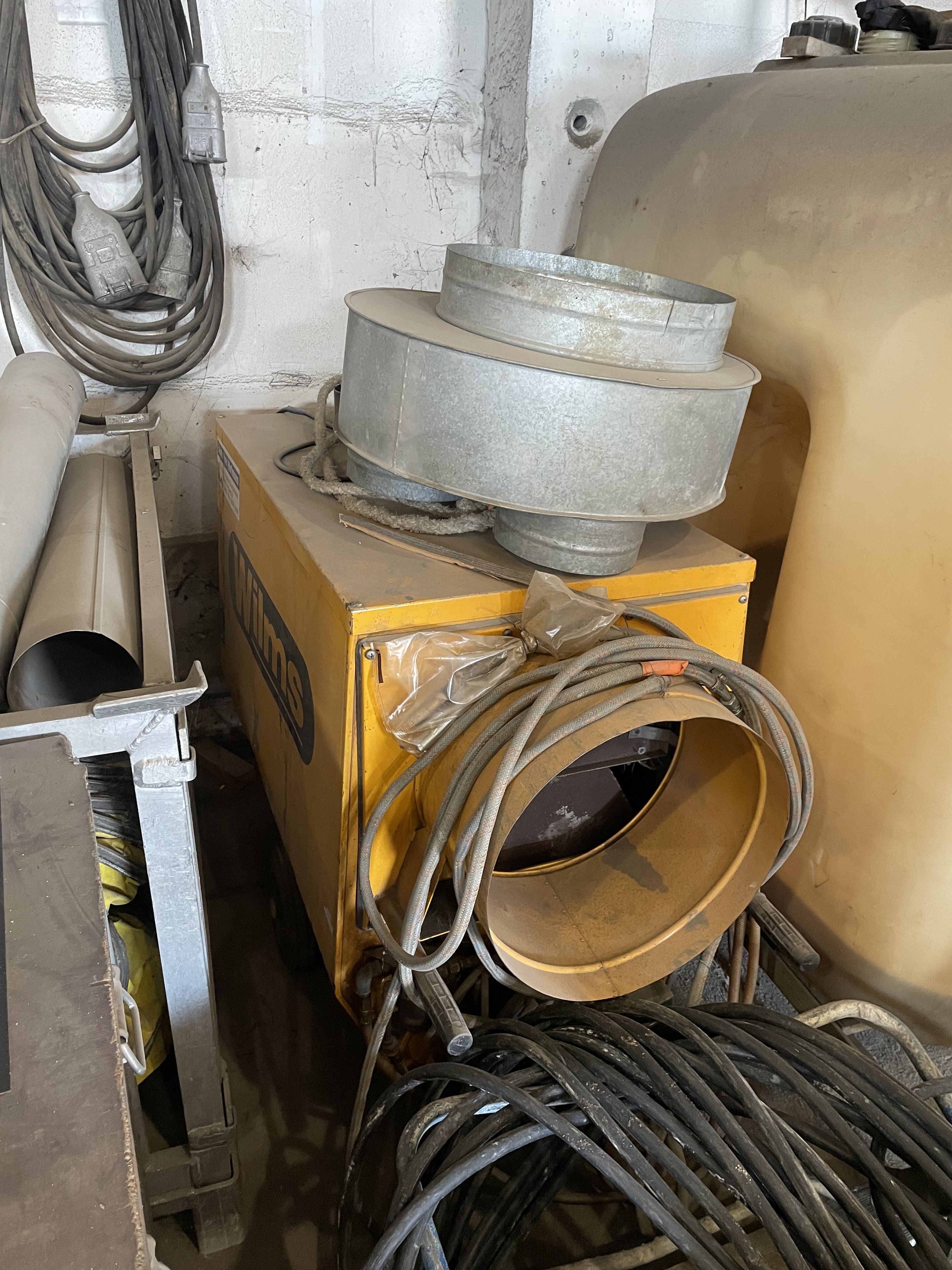 Bauheizung von vorne, gelb